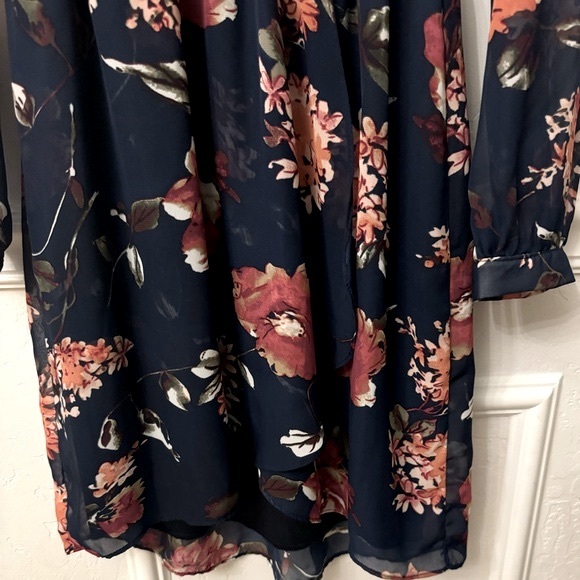 NWOT Floral Dress Size Small - Picture 12 of 13